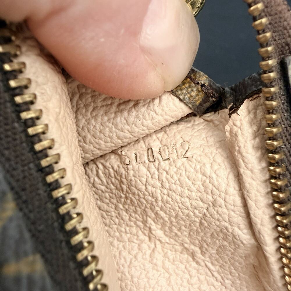 Authentic Louis Vuitton Monogram TOILETRY POUCH 26 - Picture 13 of 15